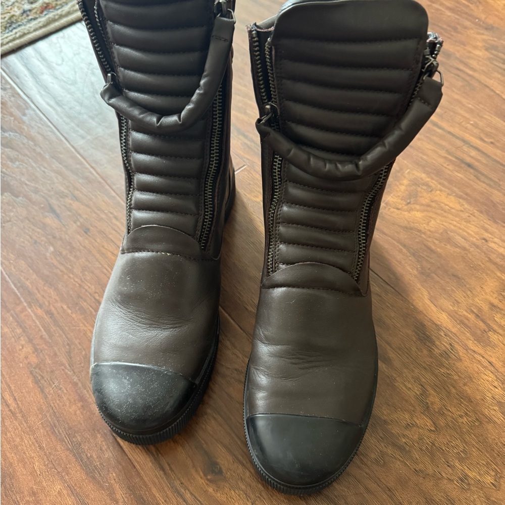Brown Ankle Boots with High-Top Design and Textured Upper - Picture 4 of 4